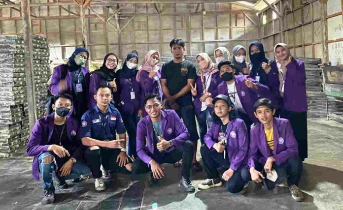 Mahasiswa Unigal Ajak Pelaku UMKM di Banjaranyar Ciamis Manfaatkan Medsos