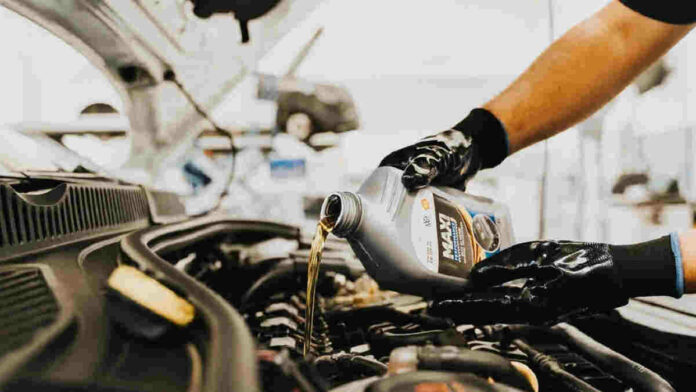 Oli Untuk Mobil LCGC, Pahami Tips Ini Agar Tak Salah Pilih!