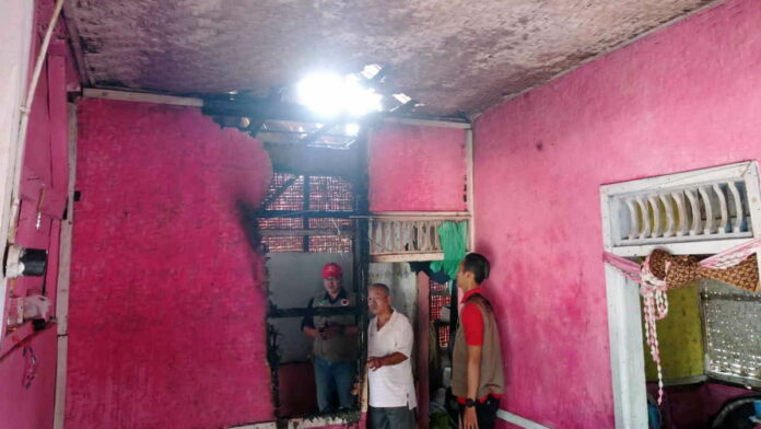 Rumah Semi Permanen di Banjar Nyaris Ludes Terbakar