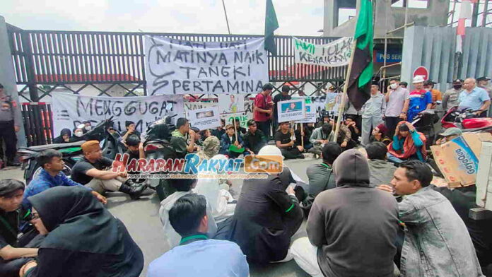 Tolak Kenaikan Harga BBM Mahasiswa Serbu Depot Pertamina di Tasikmalaya