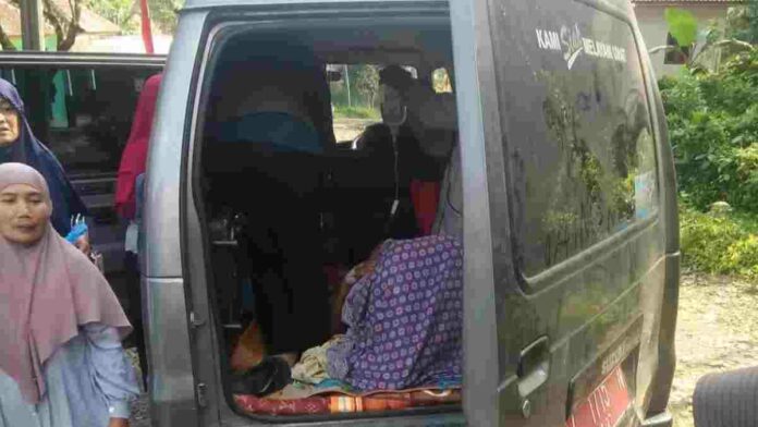 Melahirkan Jalan Rusak