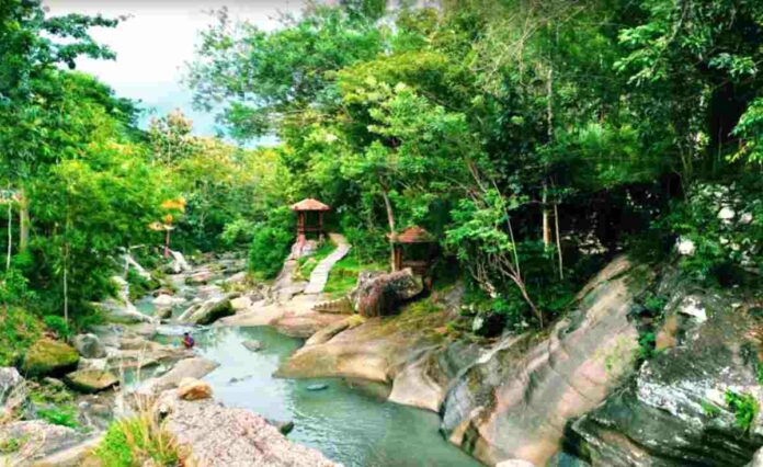 Objek Wisata Air Terjun Luweng Sampang Gunungkidul Yogyakarta