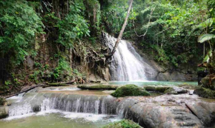 Objek Wisata Air Terjun Wafsarak Biak Numfor Papua