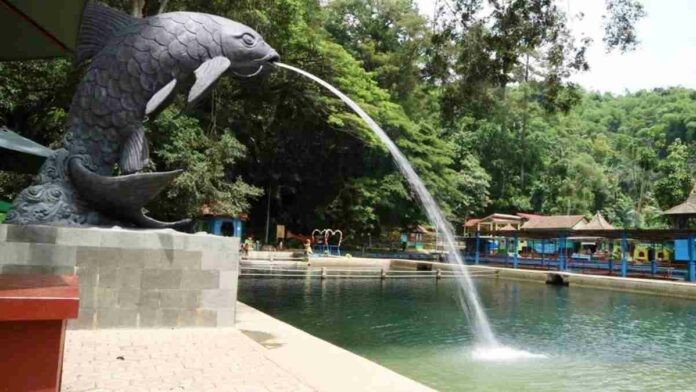 Objek Wisata Balong Cigugur Kuningan Jawa Barat