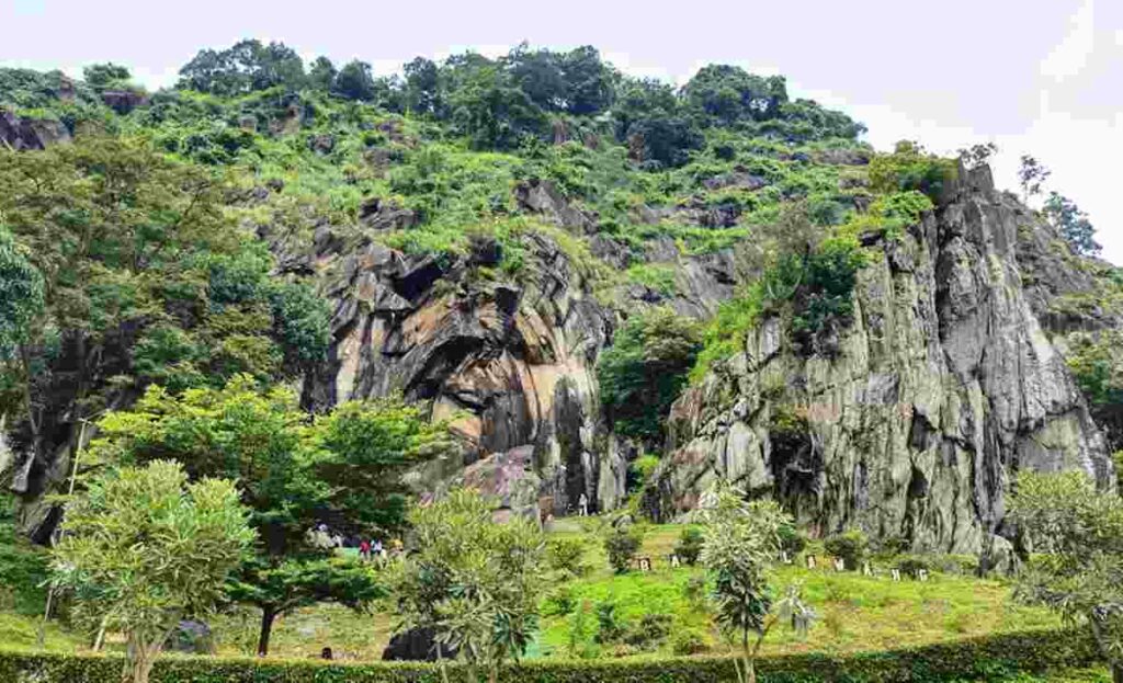 Objek Wisata Batu Lawang Kota Cirebon Jawa Barat