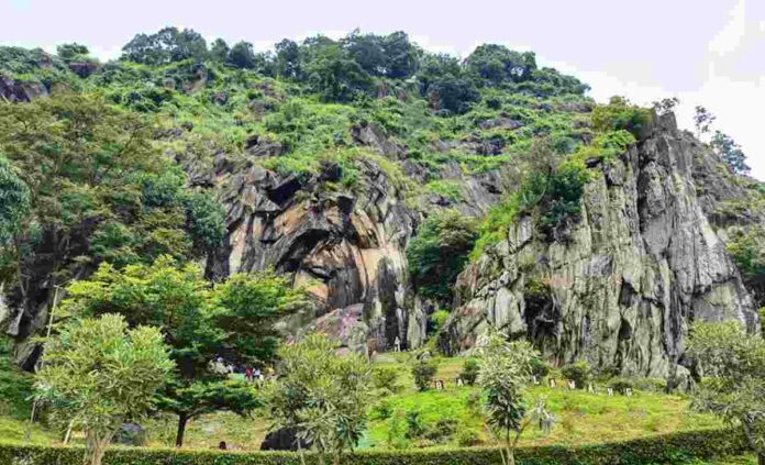 Objek Wisata Batu Lawang Cirebon Jawa Barat