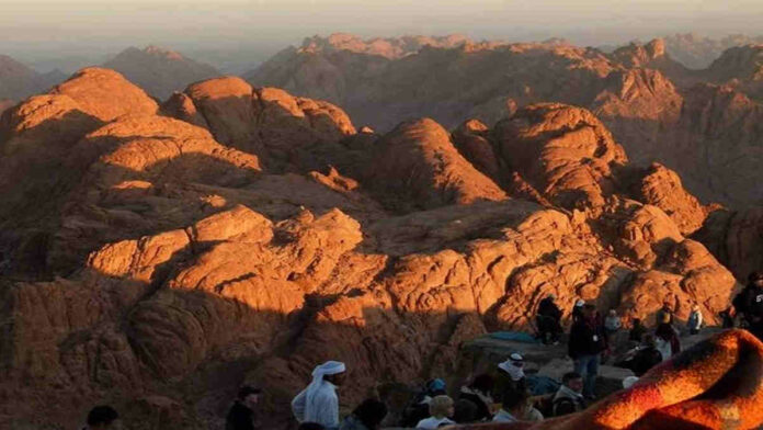 Bukit Sinai dalam Surat At-Tin Sumpah Allah dan Tempat yang Bersejarah