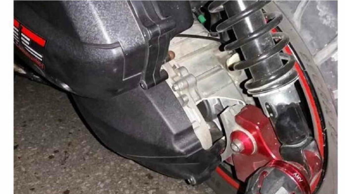 Cara Membuat Shock Belakang Motor Empuk, Cek Seal dan Olinya