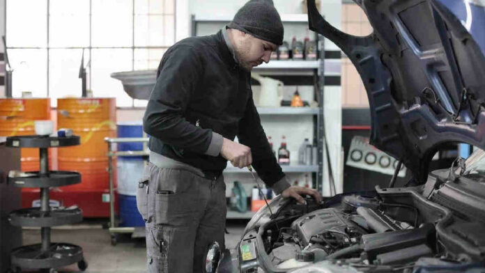 Cara Mengatasi Amper Mobil Naik, Jangan Sampai Turun Mesin!