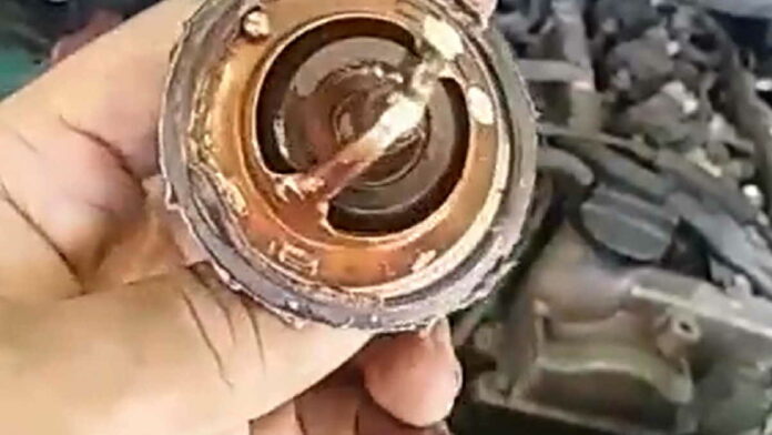 Ciri Thermostat Mobil Rusak Salah Satunya Mesin Overheat