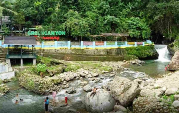Objek Wisata Green Canyon Karawang Jawa Barat