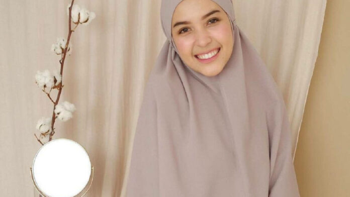 Jilbab Instan Tali Belakang Tanpa Pet Model Simpel untuk Harian