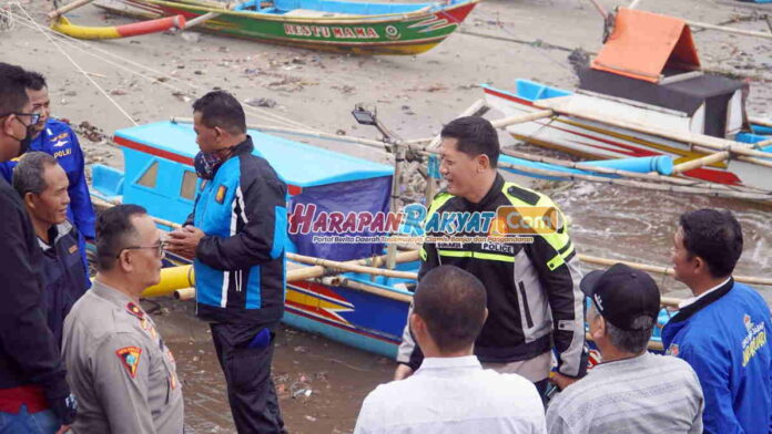 Kapolres Tasikmalaya Turun Bantu Nelayan Terkena Gelombang Pasang