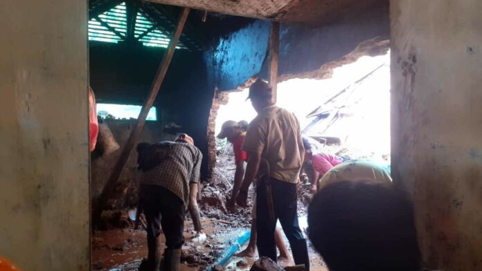 Longsor Timpa Rumah Warga di Langkaplancar Pangandaran