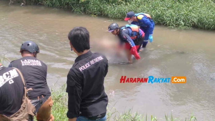 Mengambang di sungai