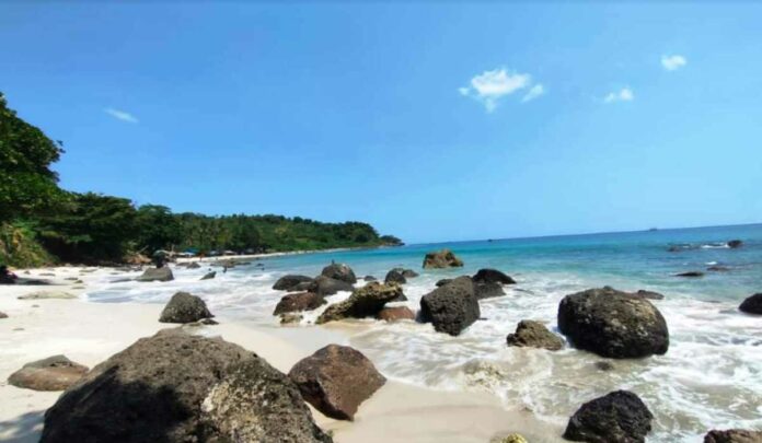 Objek Wisata Pantai Batu Hideung Pandeglang Banten