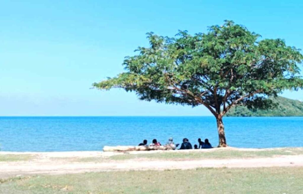 Objek Wisata Pantai Tete Tonra Bone Sulawesi Selatan