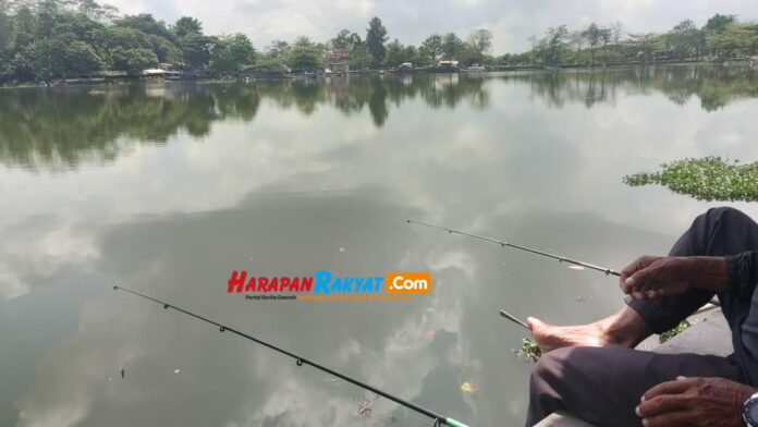 Pemancing di Situ Gede Tasikmalaya