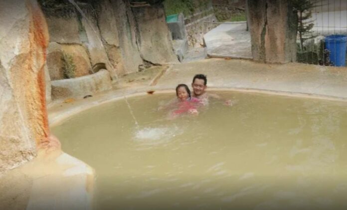 Objek Wisata Pemandian Air Panas Nglimut Kendal Jawa Tengah