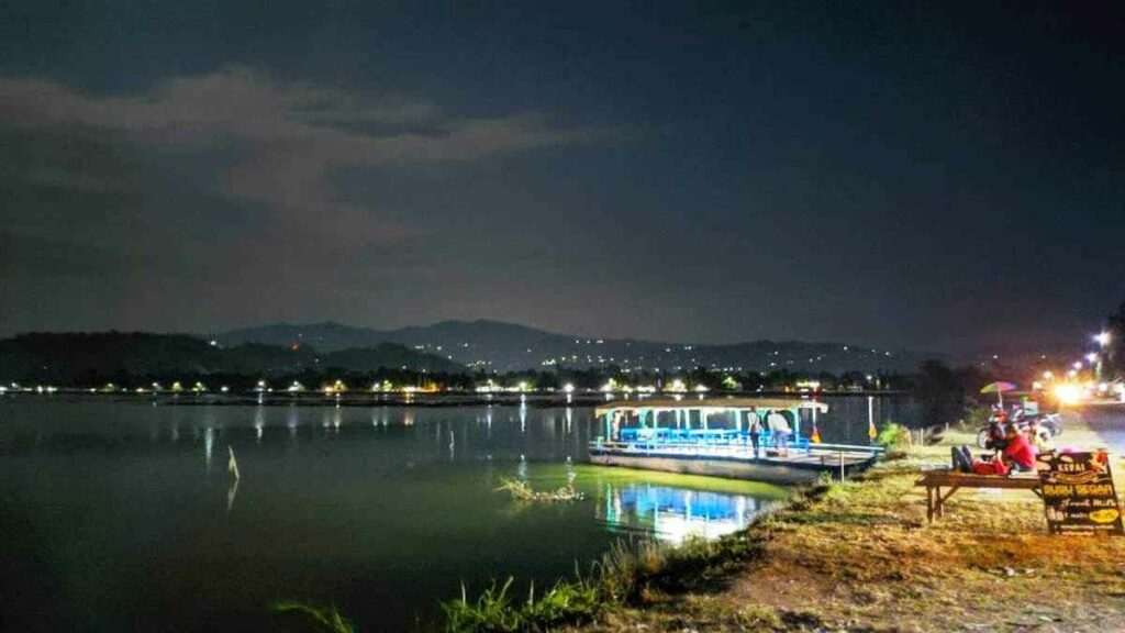 Objek Wisata Rowo Jombor Klaten Jawa Tengah 