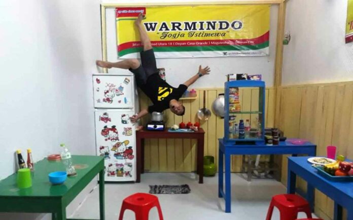 Objek Wisata Upside Down World Sleman Yogyakarta