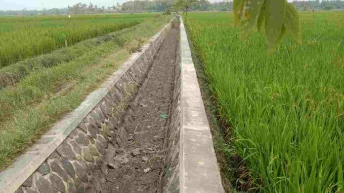 Proyek saluran irigasi