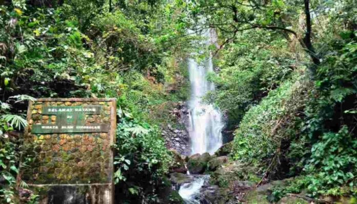 Objek Wisata Air Terjun Ciporolak Lebak Banten 