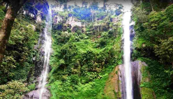 Objek Wisata Air Terjun Tancak Kembar Bondowoso Jawa Timur