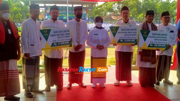 Beasiswa Rp 100 juta untuk santri
