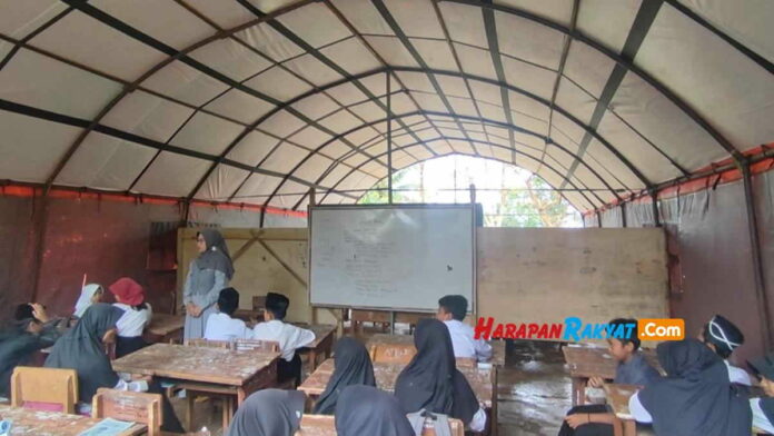 Belajar di Tenda