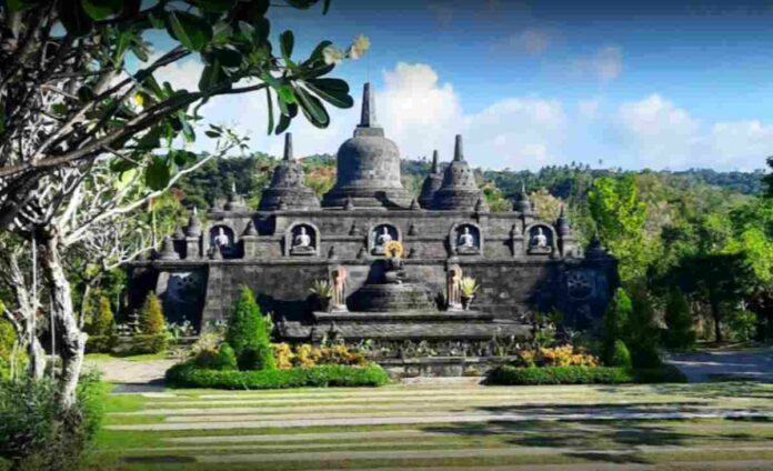 Objek Wisata Brahma Vihara Arama Buleleng Bali 
