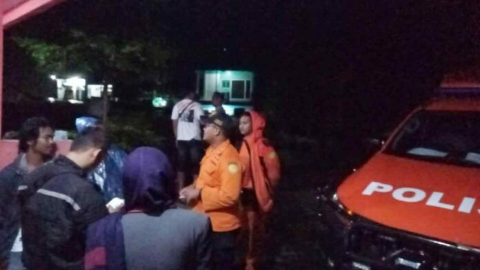 Hanyut terseret arus sungai