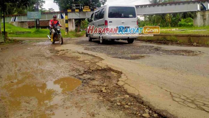 Jalan Ambles dan Berlubang di Banjar Ancam Nyawa Pengendara