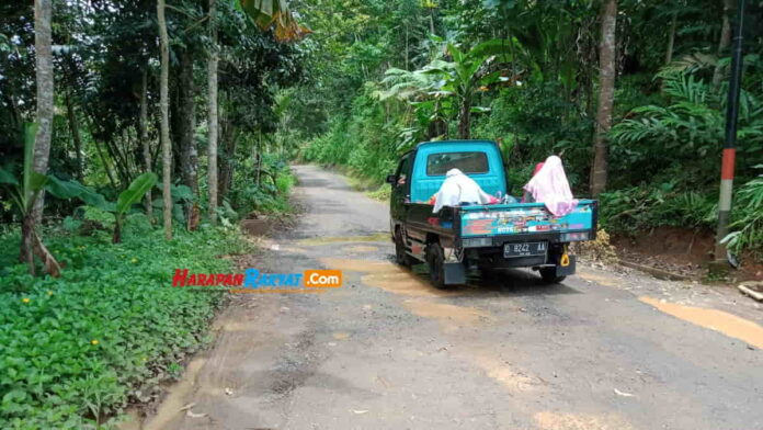 Jalan Berlubang di Pangandaran