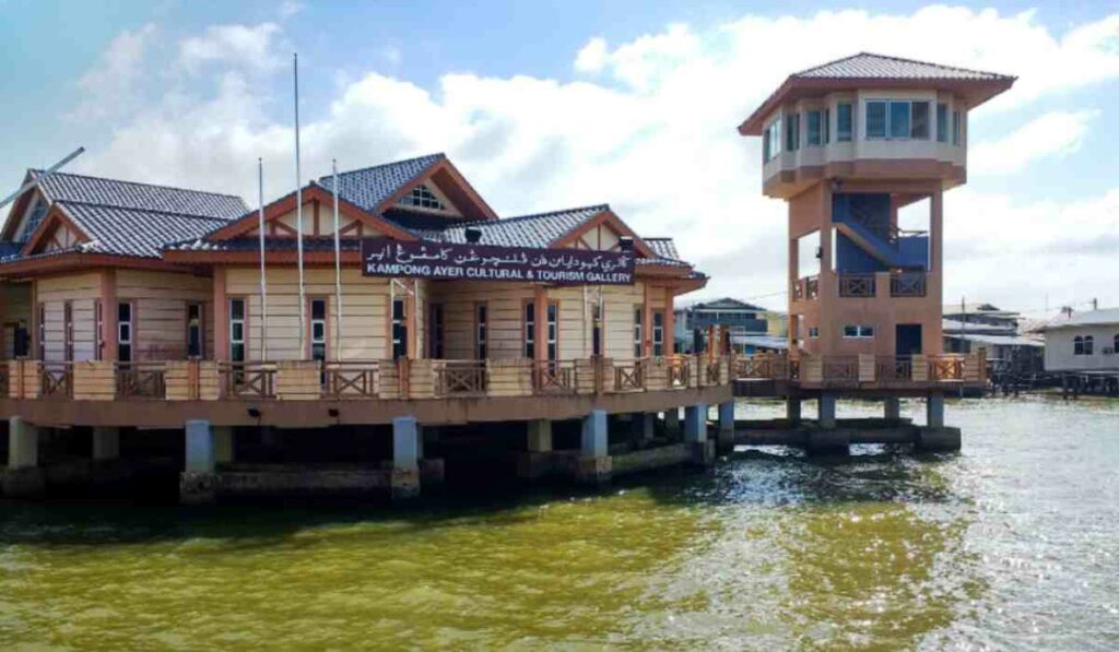 Objek Wisata Kampong Ayer Brunei Darussalam