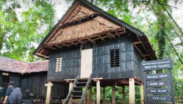 Objek Wisata Kawasan Adat Ammatoa Bulukumba Sulawesi Selatan