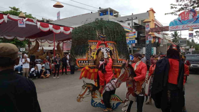 Masyarakat Pangandaran Meriahkan Hari Jadi Lewat Karnaval Budaya