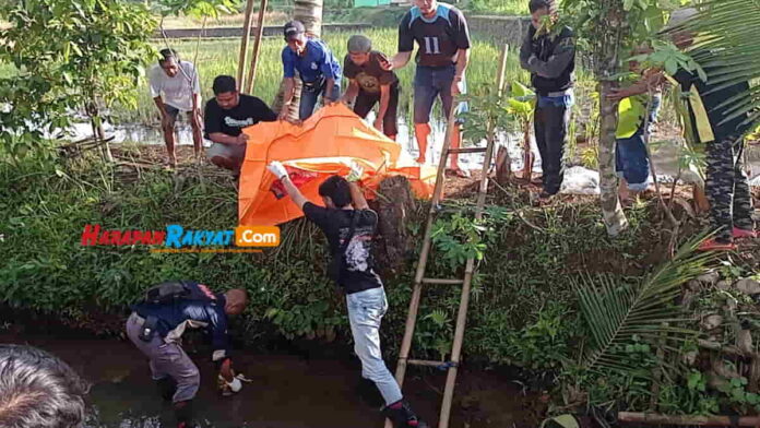Mayat bayi perempuan ditemukan mengambang di selokan