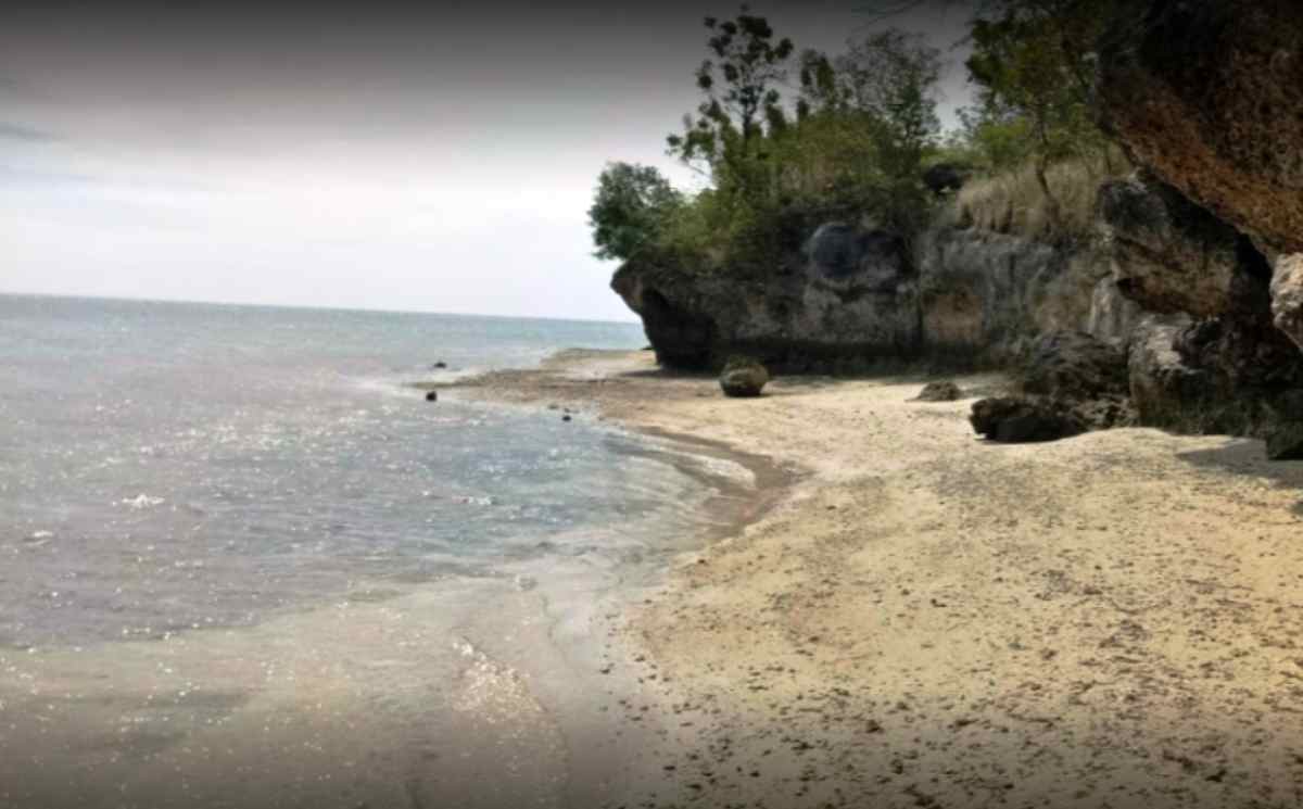 Objek Wisata Pantai Batu Ampar Buleleng Bali