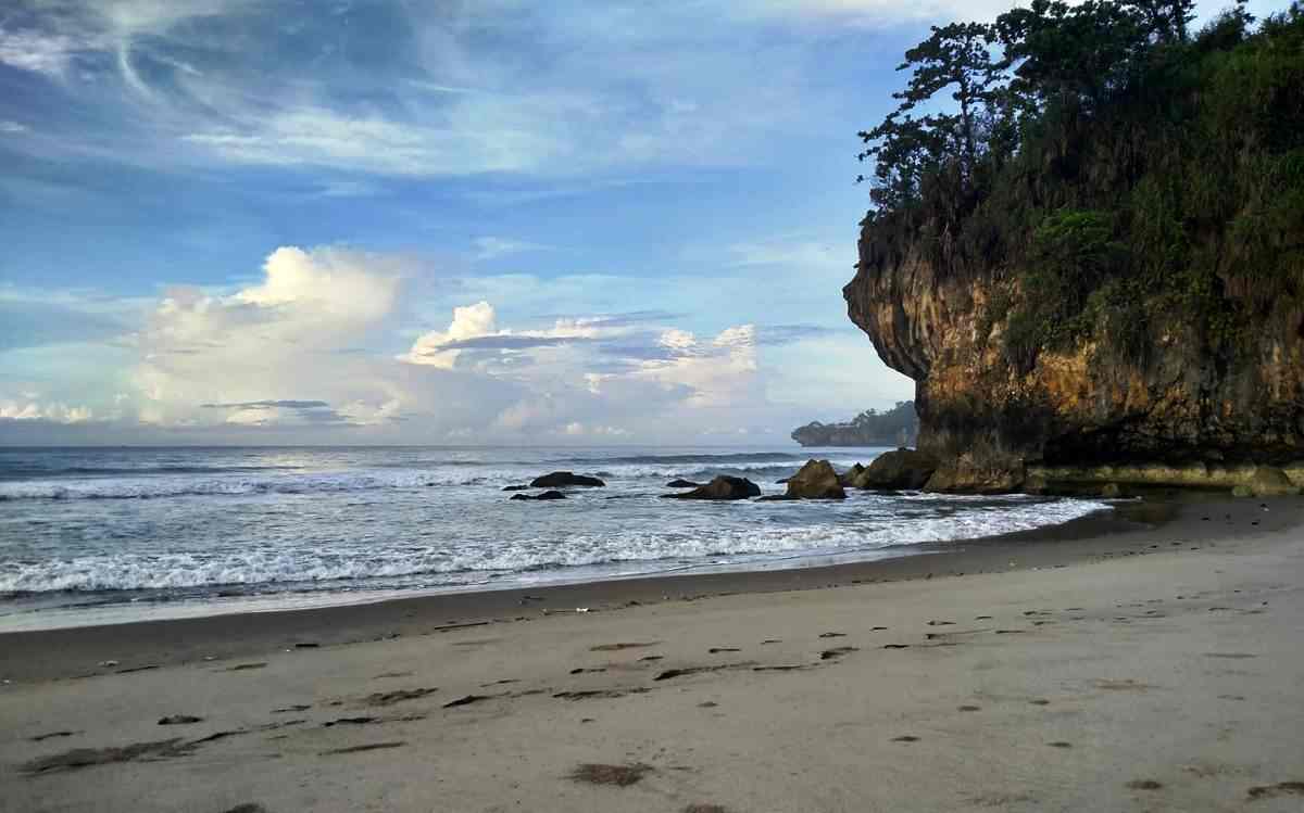 Objek Wisata Pantai Karang Bokor Lebak Banten