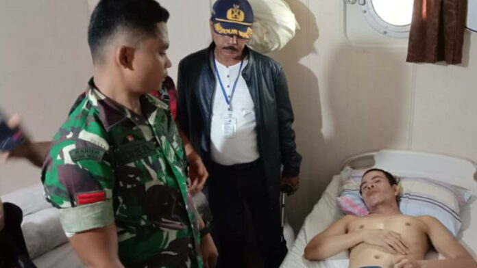 Prajurit TNI AD Kodim 0318/Natuna Selamatkan Penumpang Kapal yang Loncat ke Laut