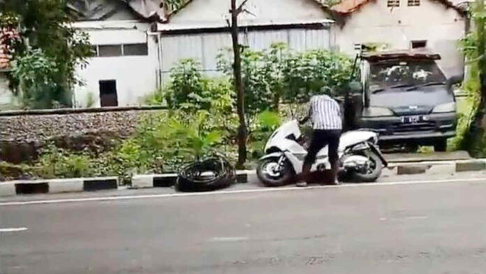 Seorang Pria Kepergok Curi Kabel PT KAI di Surabaya