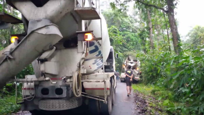 Truk molen terperosok di Pangandaran