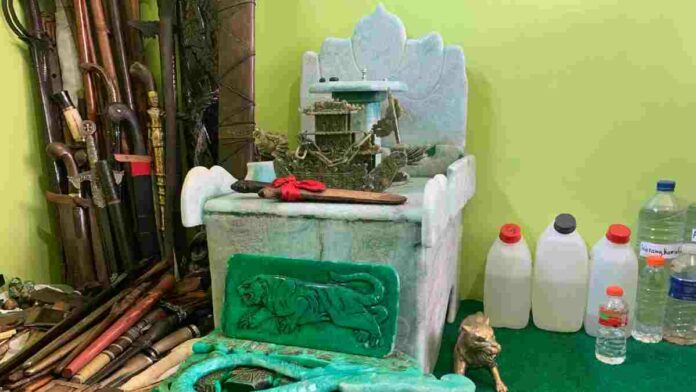 Kursi Batu Giok