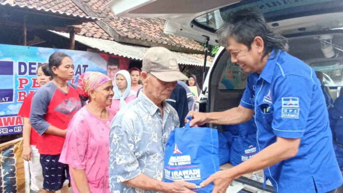 Demokrat Ciamis Hadir Bantu Warga Korban Banjir di Cidolog