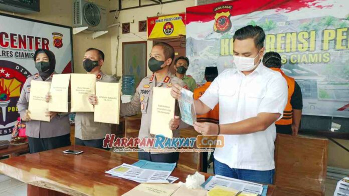 Diduga Korupsi DD, Mantan Kades dan Sekdes di Ciamis Dibekuk Polisi
