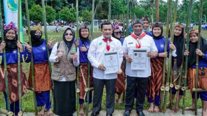 Menerapkan Kaulinan Lembur