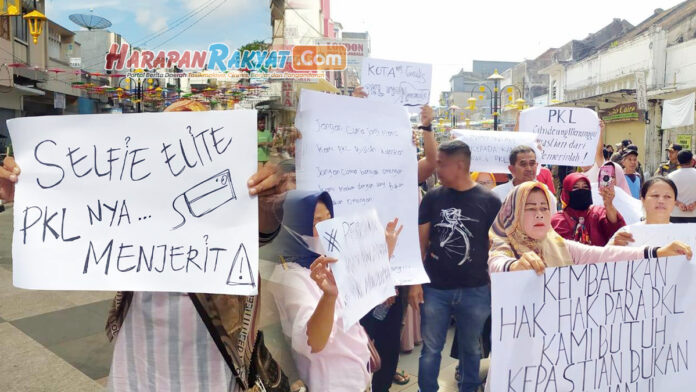 Keindahan Pedestrian Jalan Cihideung vs Jeritan PKL yang Tunggu Janji Pemkot Tasikmalaya