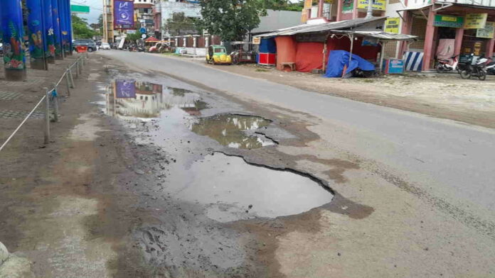 Miris, Akses Jalan di Lokasi Wisata Pangandaran Rusak, Pengunjung Mengeluh