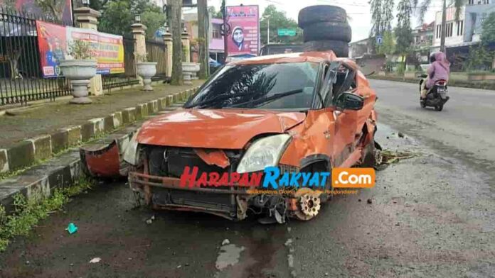 Mobil Swift Diseruduk Kereta